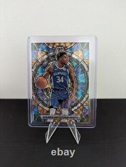 Giannis Antetokounmpo Stained Glass Case Hit Panini Mosaic 2022/23 SSP Chase Hit