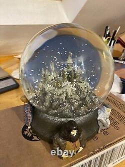 No 148/500 LIMITED EDITION HARRY POTTER WATER SNOW GLOBE 2012 WARNER BROTHERS