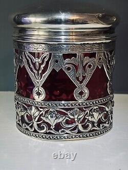 Bocal de vanité argenté à couvercle de 1903 G E Walton & Co Ltd avec doublure en verre cranberry