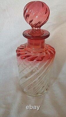 Bouteille de coiffeuse et plateau à épingles en cristal de rose Baccarat Amberina