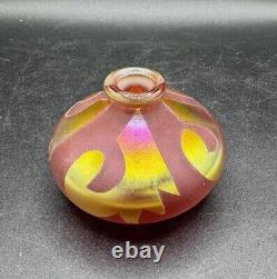 Bouteille de parfum en verre d'art iridescent Correia rouge et or signée 1995 édition limitée