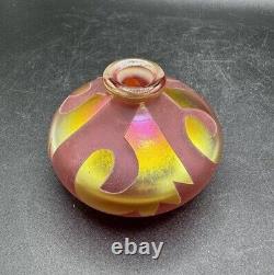 Bouteille de parfum en verre d'art iridescent Correia rouge et or signée 1995 édition limitée