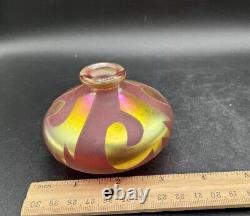 Bouteille de parfum en verre d'art iridescent Correia rouge et or signée 1995 édition limitée