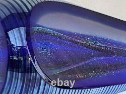 Élégant Signé Steve Correia Bleu Irisé Obélisque Art Glass Edition Limitée