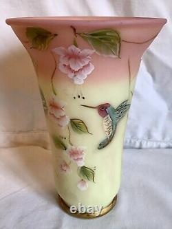 Fenton Glass Burmese Hummingbird Edition Limitée Vase 352/2500