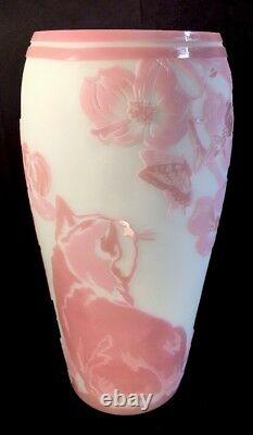 Fenton Kelsey Murphy Cameo Lotus Mist Spring Cat Vase Limited