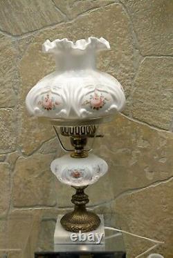 Fenton Lampe Lait Glass Avec Funt/marble Base Louise Piper Roses 20 Étudiants