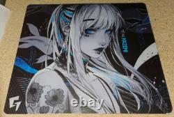 GLSSWRKS Kazemi Édition Limitée Tapis de Souris en Verre État Presque Parfait