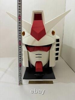 GUNDAM 40e Édition Limitée Étui à Lunettes Casque Éclairant Figurine au 1/7ème Échelle