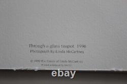 Linda McCartney 1996 'À travers une théière en verre' Photographie signée Art lithographique Imprimer