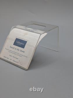 Poids de papier en verre Caithness Épée dans la pierre Philip Chaplain Édition limitée