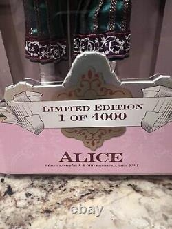 Poupée Alice à travers le miroir en édition limitée de 17 pouces exclusive à la boutique Disney