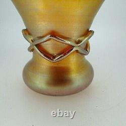 Rare L. C. Tiffany Vase De Motif En Verre Irisé Doré Criss-cross