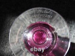 Vase en verre taillé unique Val St Lambert vintage de couleur cranberry et fuchsia